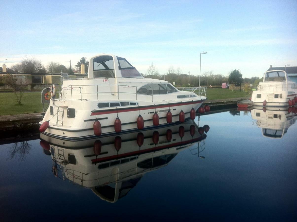 Lough Derg House & The Lake Cafe 니나 외부 사진